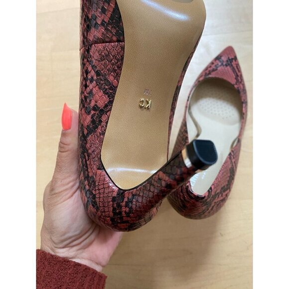 KENNETH Cole BNWT Women's "Riley" python snake print pump New - Picture 7 of 7